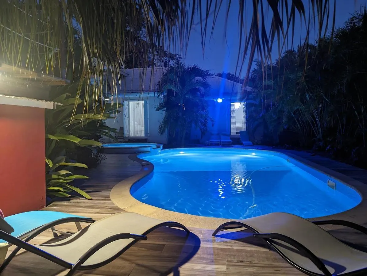 Villa Avec Piscine Saint-François Nyaraló